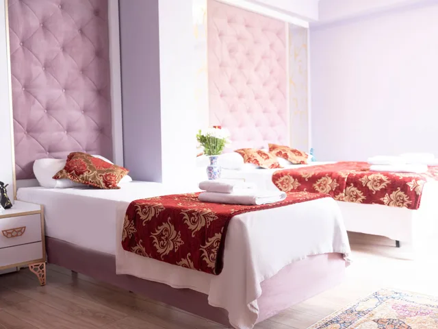 غرفة كلاسيكية ثلاثية بسرير كوين وسرير فردي بإطلالة على الحديقة، The Zanadu Istanbul 1/3