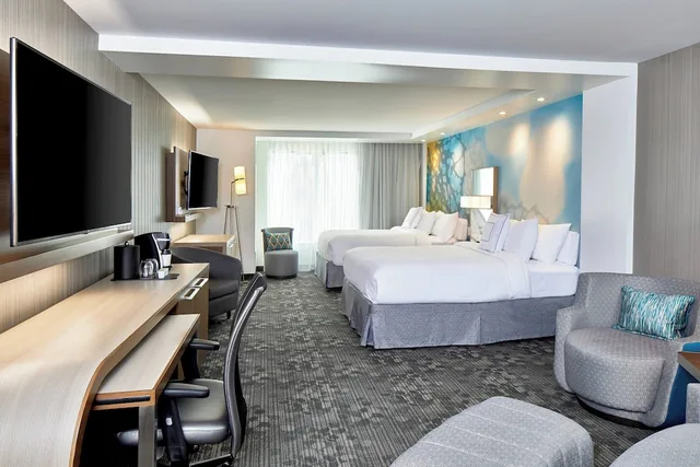 جناح بسريرين كوين مع أريكة، Courtyard by Marriott Baltimore Downtown/McHenry Row 2/4