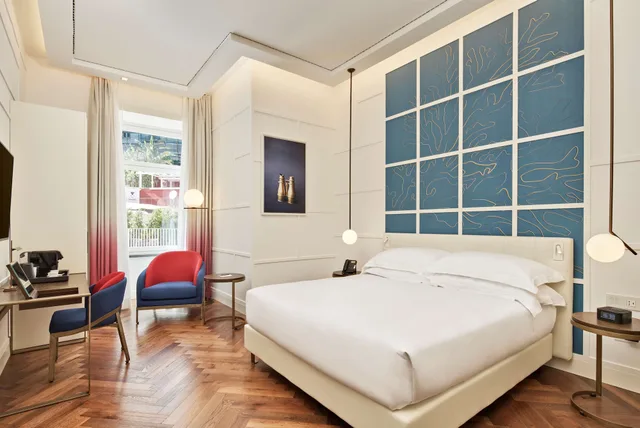 Superior Double Room with King Bed، De Bonart Naples, Curio Collection by Hilton 1/8