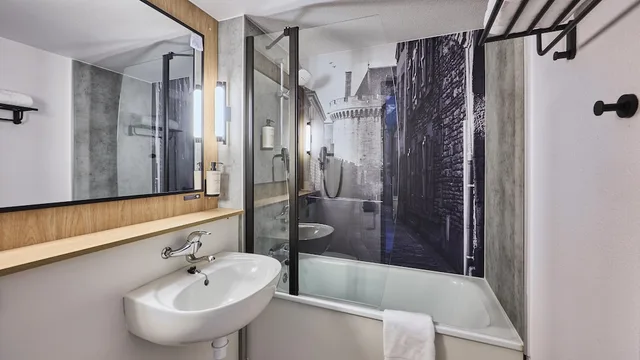 غرفة قياسية بسرير بطابقين وسرير كوين، CAMPANILE ALENCON 18/19