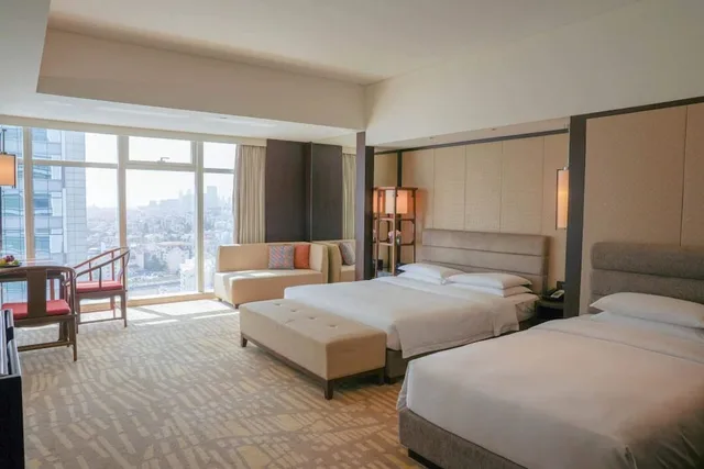 غرفة ديلوكس بسريرين منفصلين وسرير كينج، Hyatt Regency Qingdao 1/3