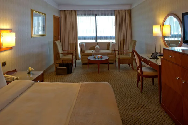 غرفة سوبيريور في طابق مرتفع، Radisson Blu Martinez Beirut 5/8