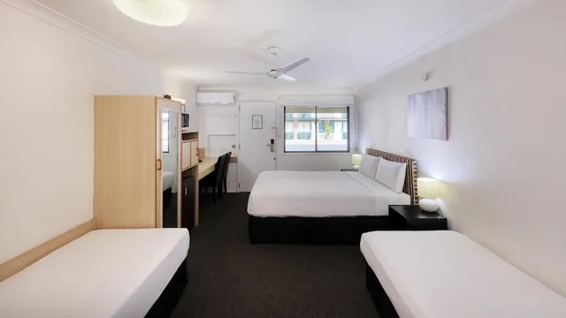 غرفة قياسية بسرير كوين وسريرين منفصلين، Best Western Cattle City Motor Inn 5/10