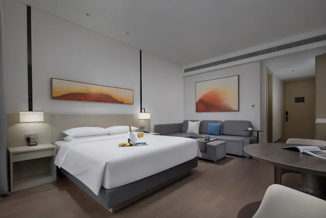 غرفة بسرير كينج بإطلالة على البحيرة مع أريكة، Hyatt Place Changsha Airport 2/4