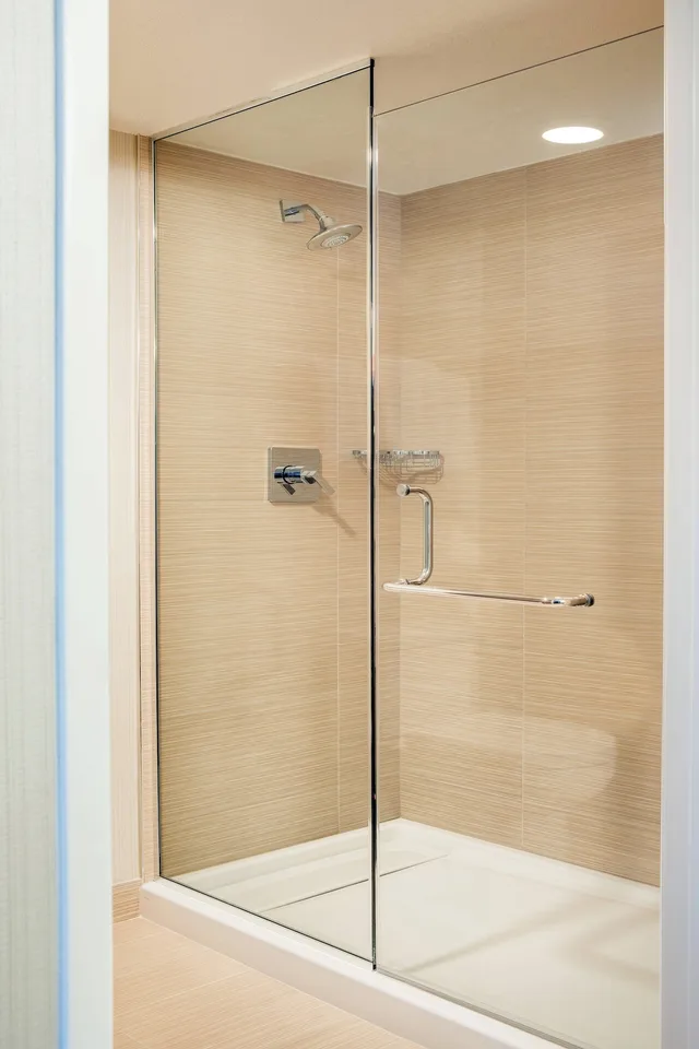 غرفة بسرير كينج مع أريكة، Courtyard By Marriott Richmond Berkeley 3/3