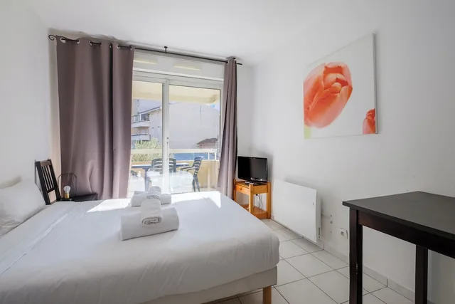 استوديو عائلي بثلاثة أسرّة، ResidHotel Cannes Festival 2/4