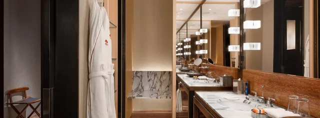 جناح بريميير بسرير كينج، Mandarin Oriental Guangzhou 3/4