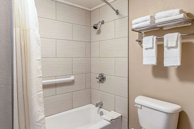 غرفة بسريرين كوين، Econo Lodge Kingsville 4/4