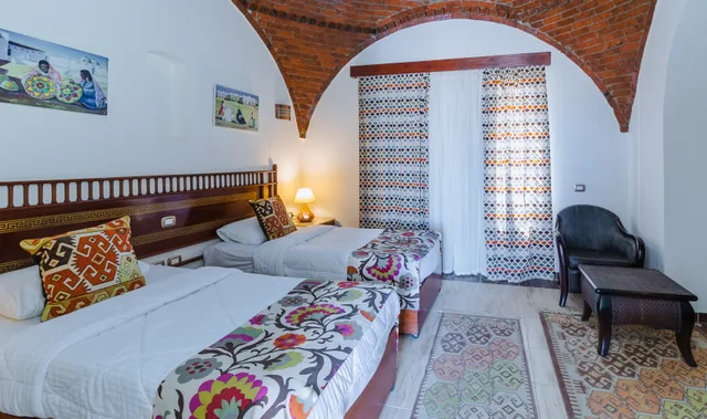 غرفة بسرير مزدوج بإطلالة على المسبح، Beach Safari Nubian Resort 2/10
