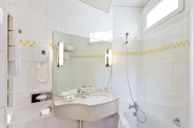 غرفة بسريرين منفصلين، Hotel Le Colisee 6/9