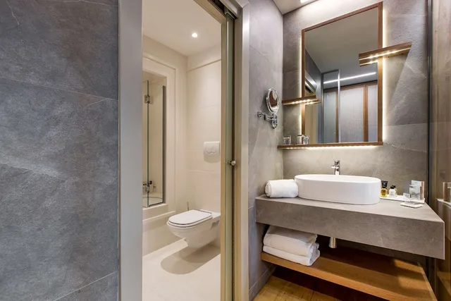 غرفة سوبيريور بسريرين منفصلين بإطلالة على الجبل، Grand Hotel Savoia Cortina d'Ampezzo, A Radisson Collection Hotel 8/9