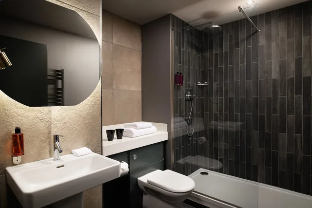 Standard, Double Bed, Malmaison Edinburgh City 2/2