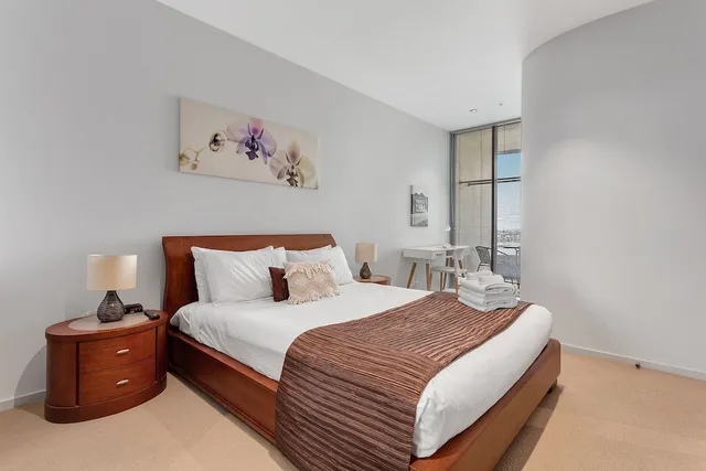 2 Bedrooms, Apartment, King and Queen Bed, Harbour View, 2 Bathrooms, Docklands Private Collection of Apartments - NewQuay 1/3