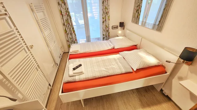 Apartment, Twin Beds, Marion Weber House 7/10