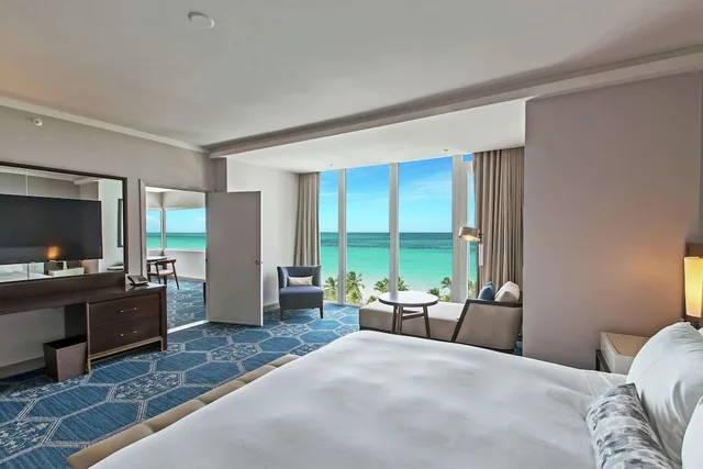 2 Bedrooms, Suite, 1 King and 2 Queen Beds, Partial Ocean View, Parlor، Fairmont El San Juan Hotel 2/6