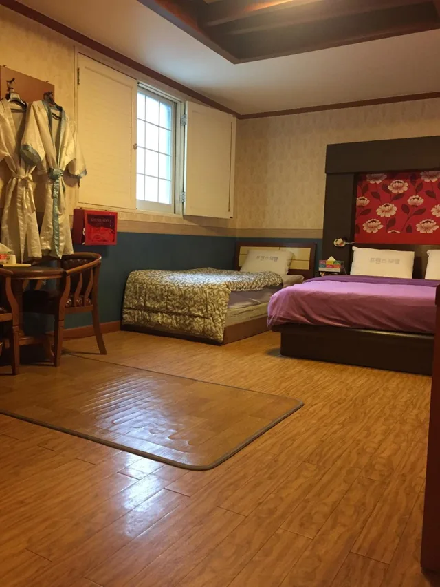 Suite, Prince Motel 4/5