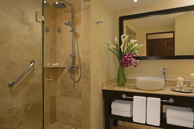 2 Bedrooms, Preferred Club, Master, Family, Suite, 1 King and 2 Double Beds, Ocean Front، Dreams Los Cabos Suites Golf Resort And Spa 3/4