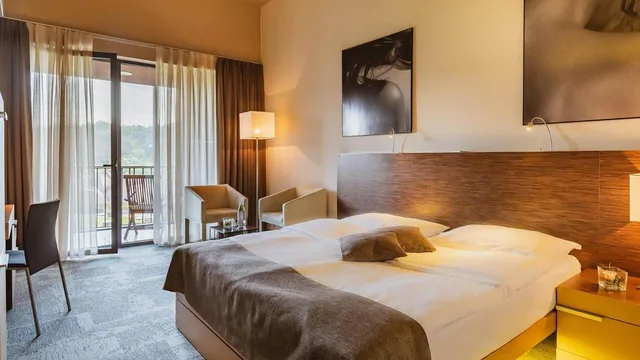 غرفة قياسية بسرير مزدوج أو سريرين منفصلين بإطلالة على المسبح، Sotelia Hotel 1/10