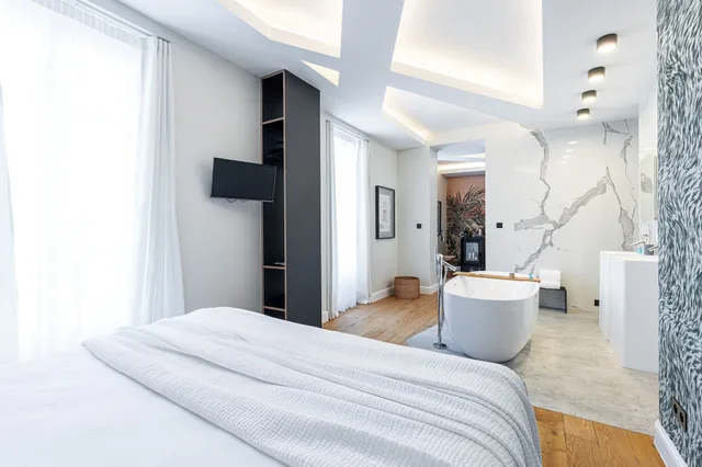 جناح سوبيريور بسرير كوين بشرفة، Le Dortoir Multi Storey Luxury Suites 2/10