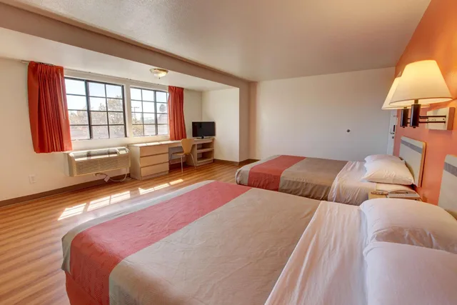 غرفة رباعية، Motel6 Bellflower, CA - Los Angeles 1/10