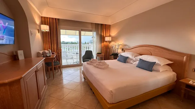 جناح بشرفة، Palace Hotel 1/3