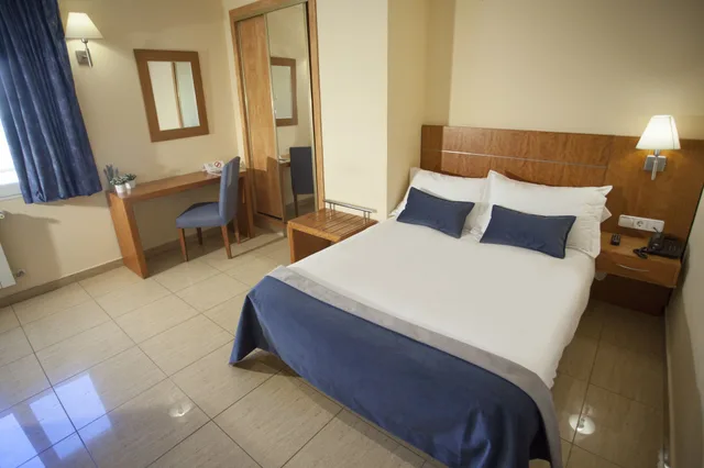 Standard, Double Bed, Hostal Savoy 5/7