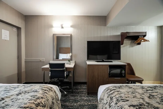 جناح تنفيذي بسريرين كوين، Monte Carlo Inn Toronto West Suites 6/7