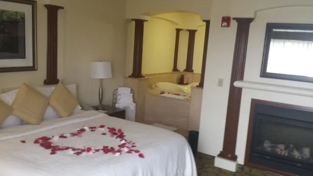 جناح بسرير كينج بحوض جاكوزي، Hilton Garden Inn Oxnard Camarillo 1/3
