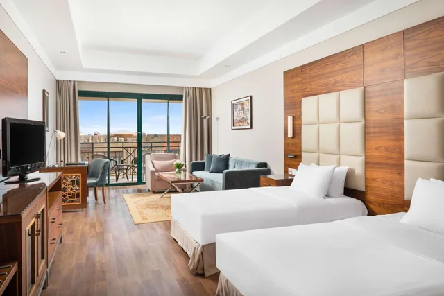 Executive, Single, Hilton Pyramids Golf Resort 4/12