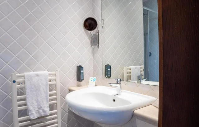 Room, Double or Twin Bed, Th Roma Carpegna Palace 5/5