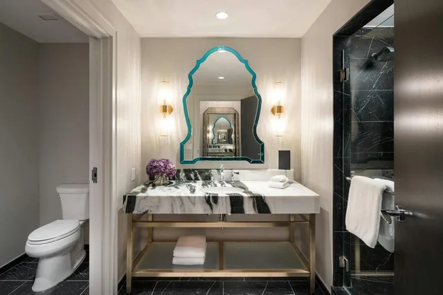 غرفة تنفيذية تنفيذية بسريرين كوين مع دخول الصالة، Grand Bohemian Hotel Charlotte Autograph Collection 2/2