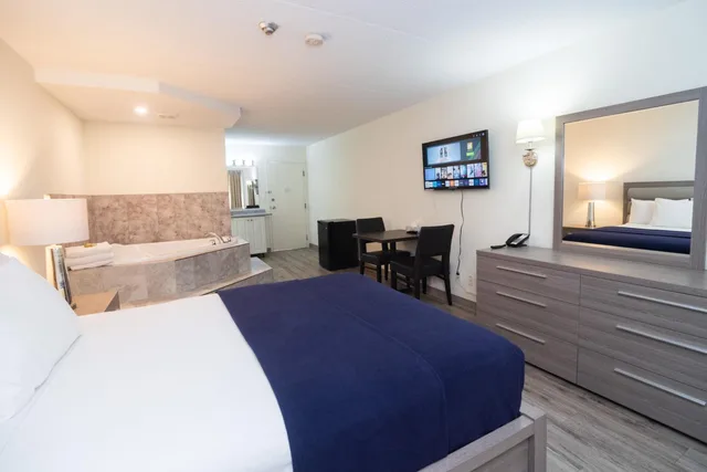 غرفة بسرير كوين بجاكوزي، Diplomat Inn 1/10