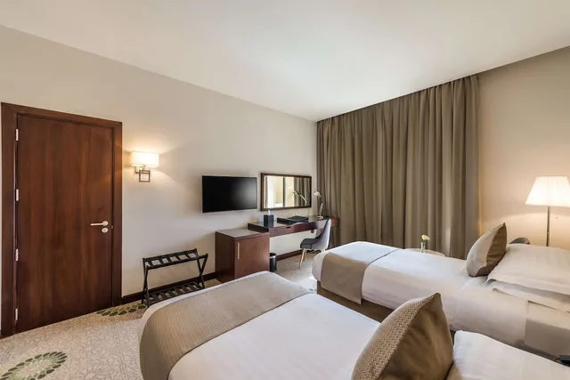 غرفة سوبيريور بسريرين منفصلين بإطلالة على المدينة، بست ويسترن بلس القريات سيتي سنتر(Best Western Plus Al Qurayyat City Center) 1/6