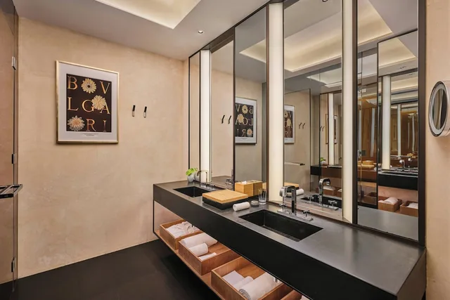 غرفة سوبيريور بسريرين مزدوجين بإطلالة على المدينة، The Bulgari Hotel Beijing 5/5