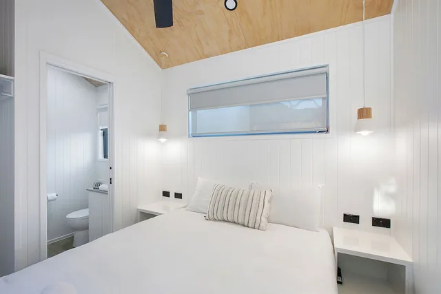 Tiny Home, Premium, Queen Bed, Reflections Holiday Parks Scotts Head 2/5