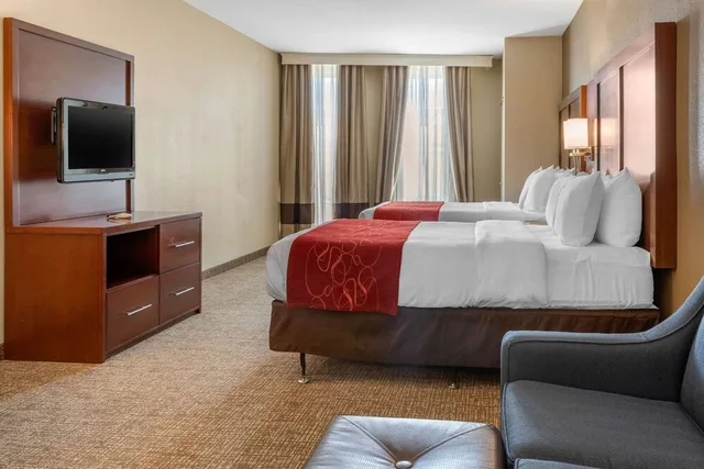 جناح بسريرين كوين مع أريكة، Comfort Suites Barstow Near I-15 3/5