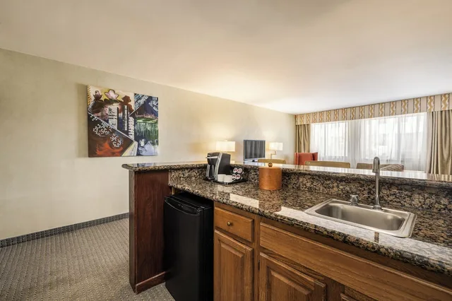 جناح تنفيذي بسرير مزدوج بغرفة نوم واحدة لذوي الإعاقة، Crowne Plaza Dallas Near Galleria Addison 4/5