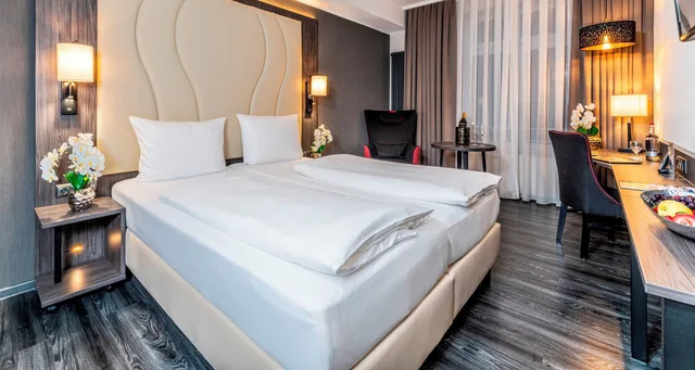 غرفة قياسية بسريرين منفصلين بإطلالة على المتنزه، PLAZA Premium Parkhotel Norderstedt 2/8