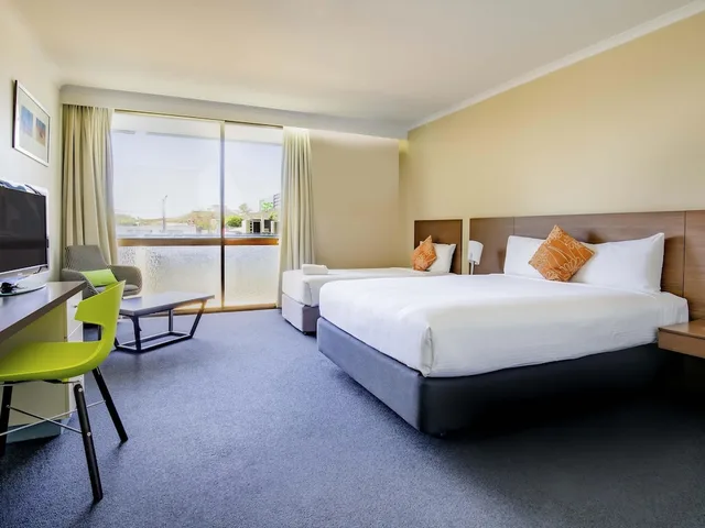 غرفة قياسية بسرير كوين وسرير فردي، ibis Styles Mt Isa Verona 2/6