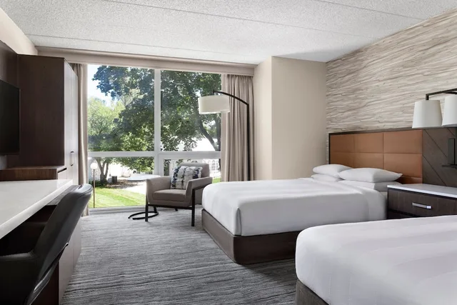 غرفة تنفيذية بسريرين مزدوجين لذوي الإعاقة، Lincolnshire Marriott Resort 1/1