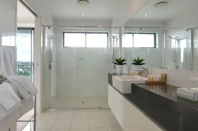 2 Bedroom Superior Ocean View Apartment - High Floor, Beach On Sixth 6/7