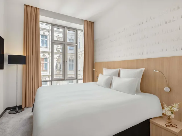 Suite, Queen Bed, Bath and Shower, Sofa، Nemzeti Hotel Budapest - MGallery Collection 4/9