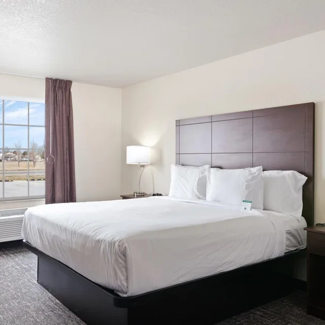 غرفة بسرير مزدوج، Cobblestone Inn & Suites - Yuma 3/9