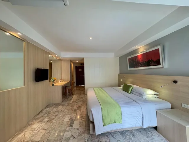 غرفة بسرير كينج بإطلالة على المسبح، iCheck inn Thapra 2/7