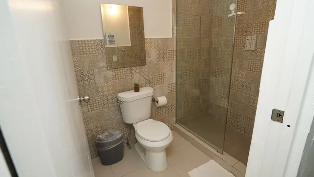 غرفة بسرير كوين، The Pelican Poshtel 6/7