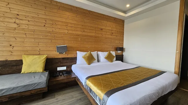 Deluxe, Double Bed, Yashshree Sanderling 10/10