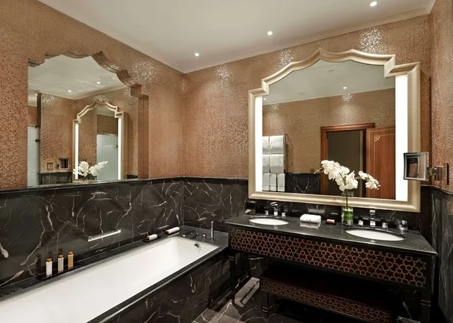 جناح بسرير كينج بإطلالة على البحر بغرفة نوم واحدة، Waldorf Astoria Ras Al Khaimah Hotel 6/8