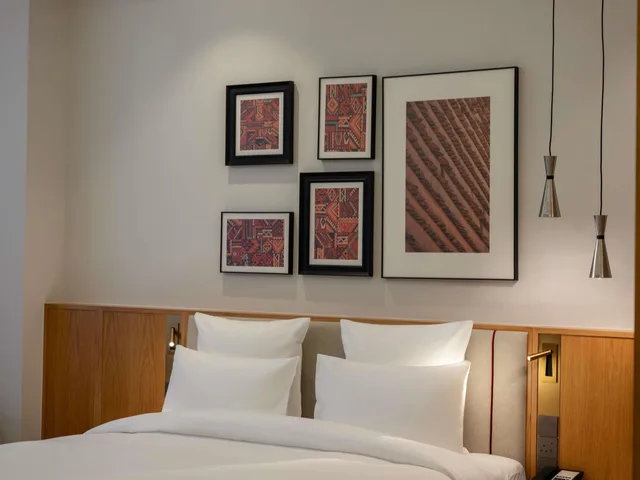 جناح ديلوكس بسرير كينج مع أريكة، فندق ميركيور خميس مشيط(Mercure Hotel Khamis Mushayt) 5/6
