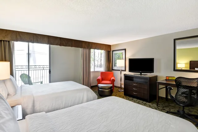 Cabana, 2 Double Beds، DoubleTree by Hilton Phoenix Midtown 2/5