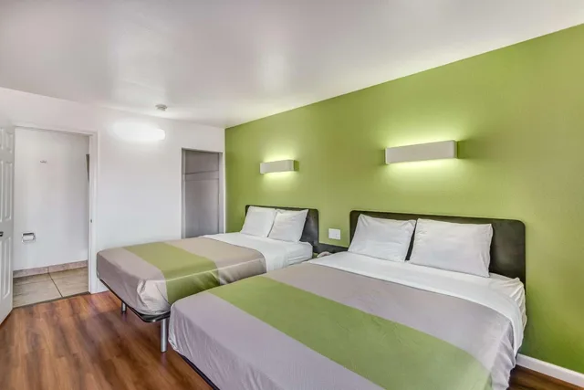 غرفة ديلوكس رباعية للمدخنين، Motel6 Visalia, CA 7/10